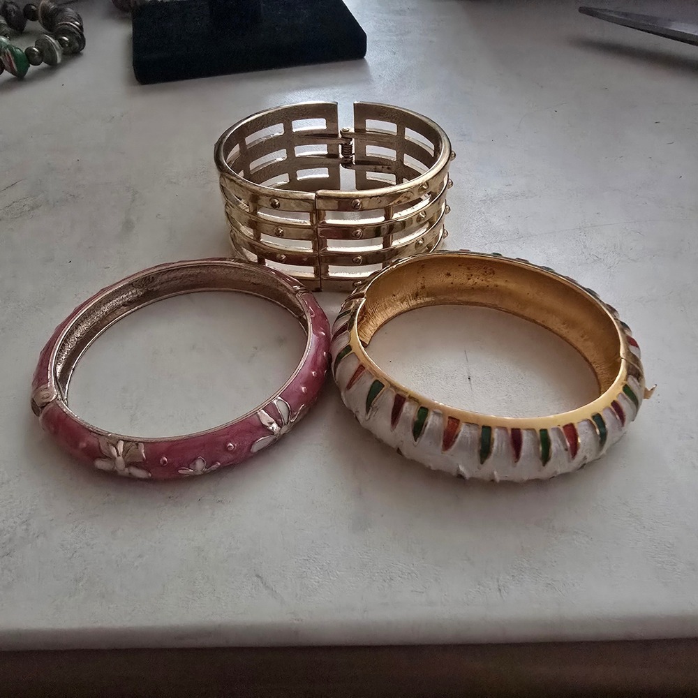 Vintage Style Enamel Gold Tone Bangle Bracelet‎ Lot Floral Cage Textured 3pc Set